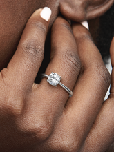 Sparkling Solitaire Ring - Sterling silver
