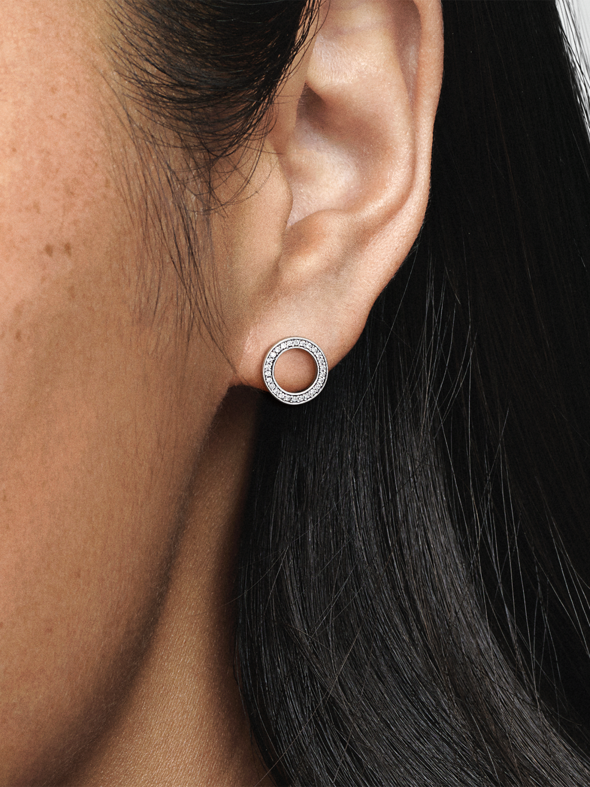Sparkling Circle Stud Earrings - Sterling silver