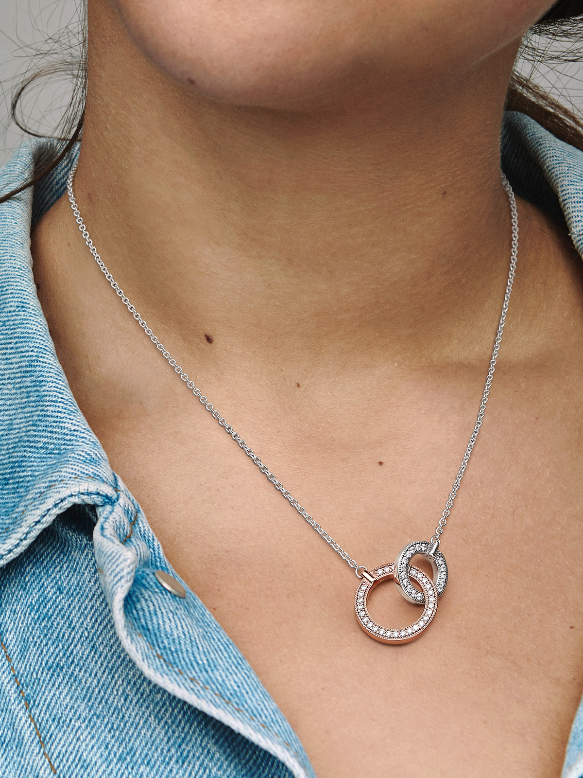 Pandora Signature Two tone Intertwined Circles Necklace - Sterling silver, 14k rose gold plating