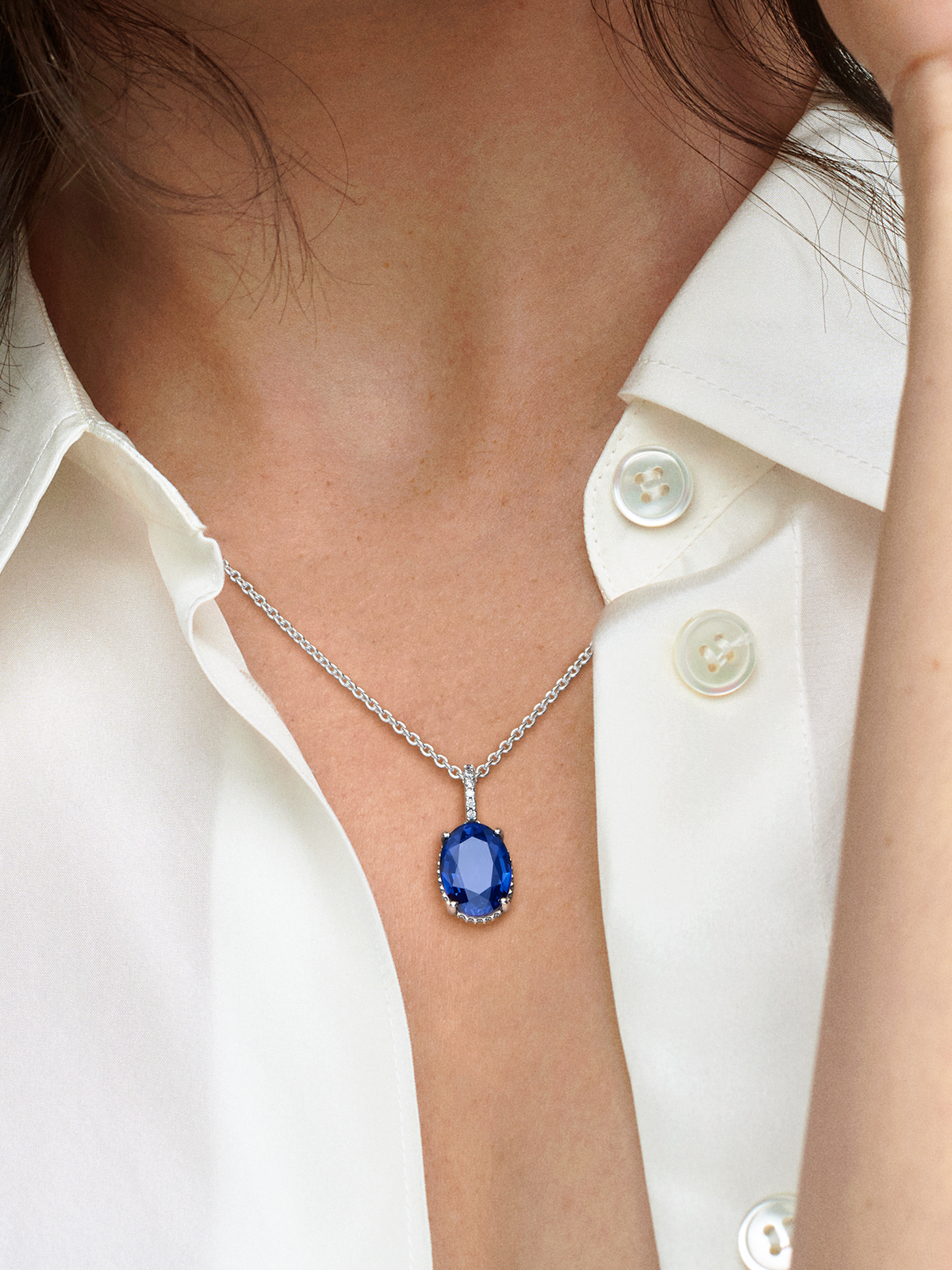 Sparkling Statement Halo Pendant Necklace - Sterling silver